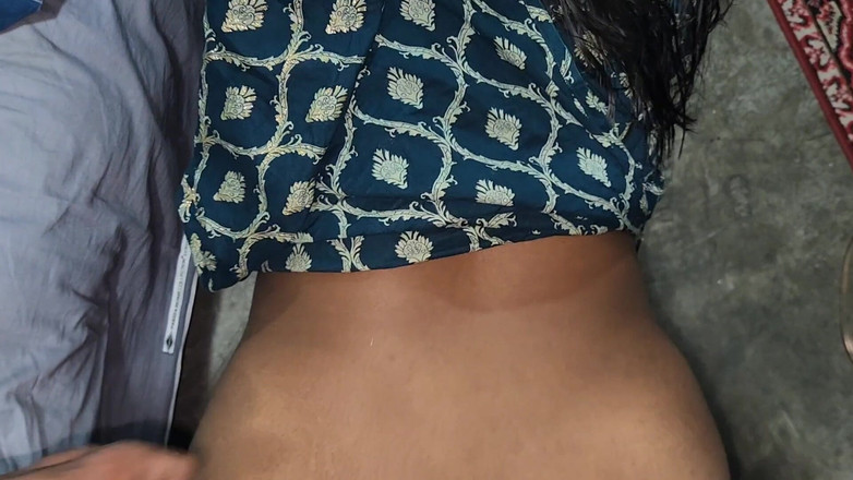 Akhi moni: Miluje mého ptáka uvnitř