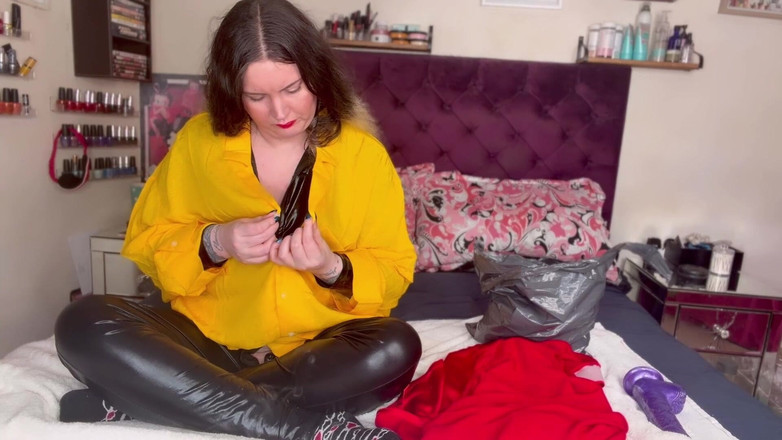 MissFFW: 視聴者がミス・FFW元カノの服を送った