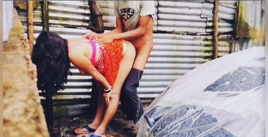 Teensex: สาวอินเดียผมบลอนด์เปิดเผยผัวและให้ devar วัยใสเล่นกับหุ่นของเธอนอกบ้าน