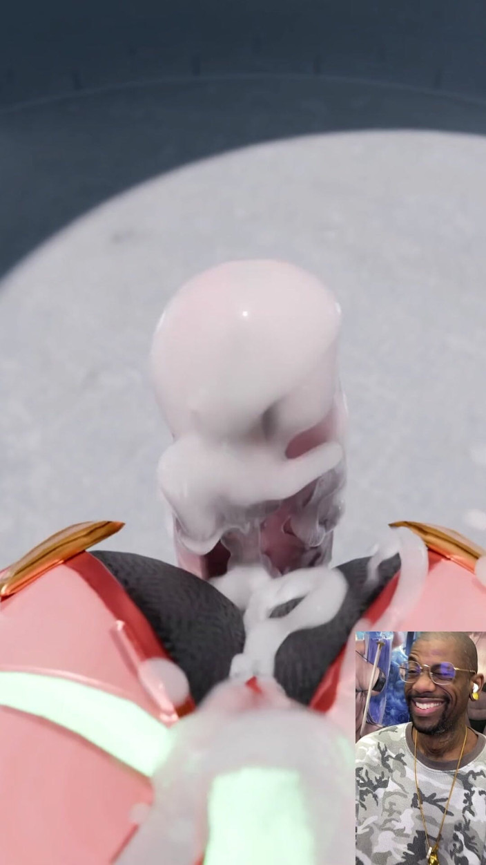 L6RD7BLU3 FUTA: 未来主义的大变性人无法停止铁杆射在自己身上