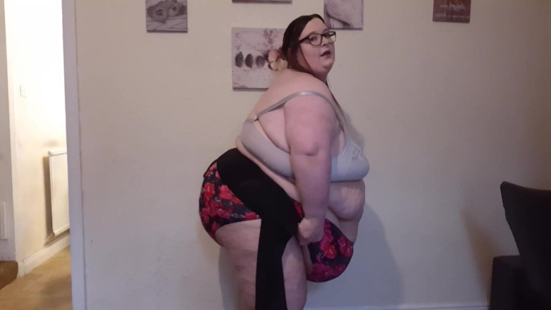 SSBBWLadyBrads: Culona destruye y rasga el traje del cuerpo - 7XL