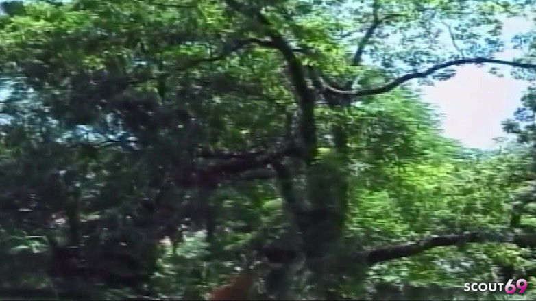 Shemale TS Collection: Cowok ini pertama kali di-anal sama waria yang lagi sange...