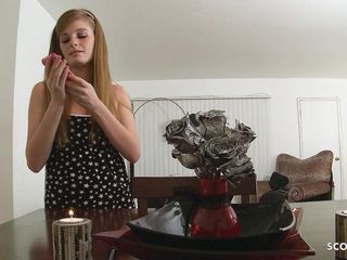 Full porn collection: Flaca adolescente Faye con medias follada en la cocina por...