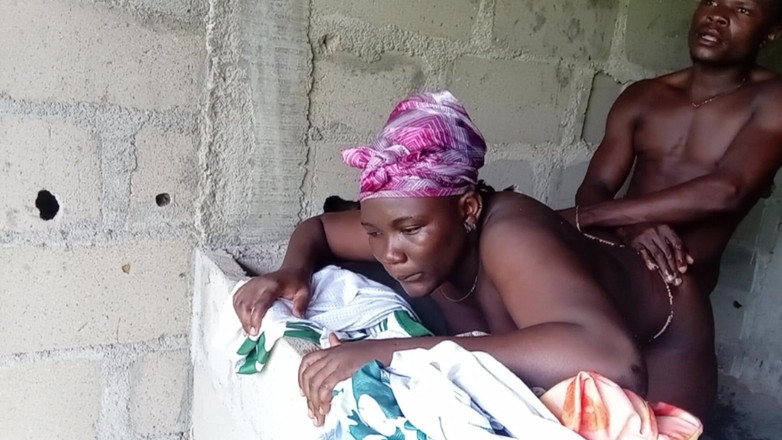 Creamyshuga: 農作業の後、休んでいるときに二人はうねえていて、彼は妻に触り始めました。今はクイックセックスをしています。