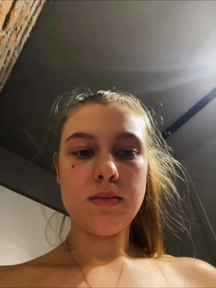 JuiceLussie: Public Anal Squirt