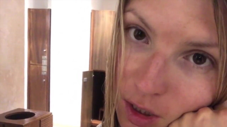 Gina Gerson: Pussy Shaving Solo