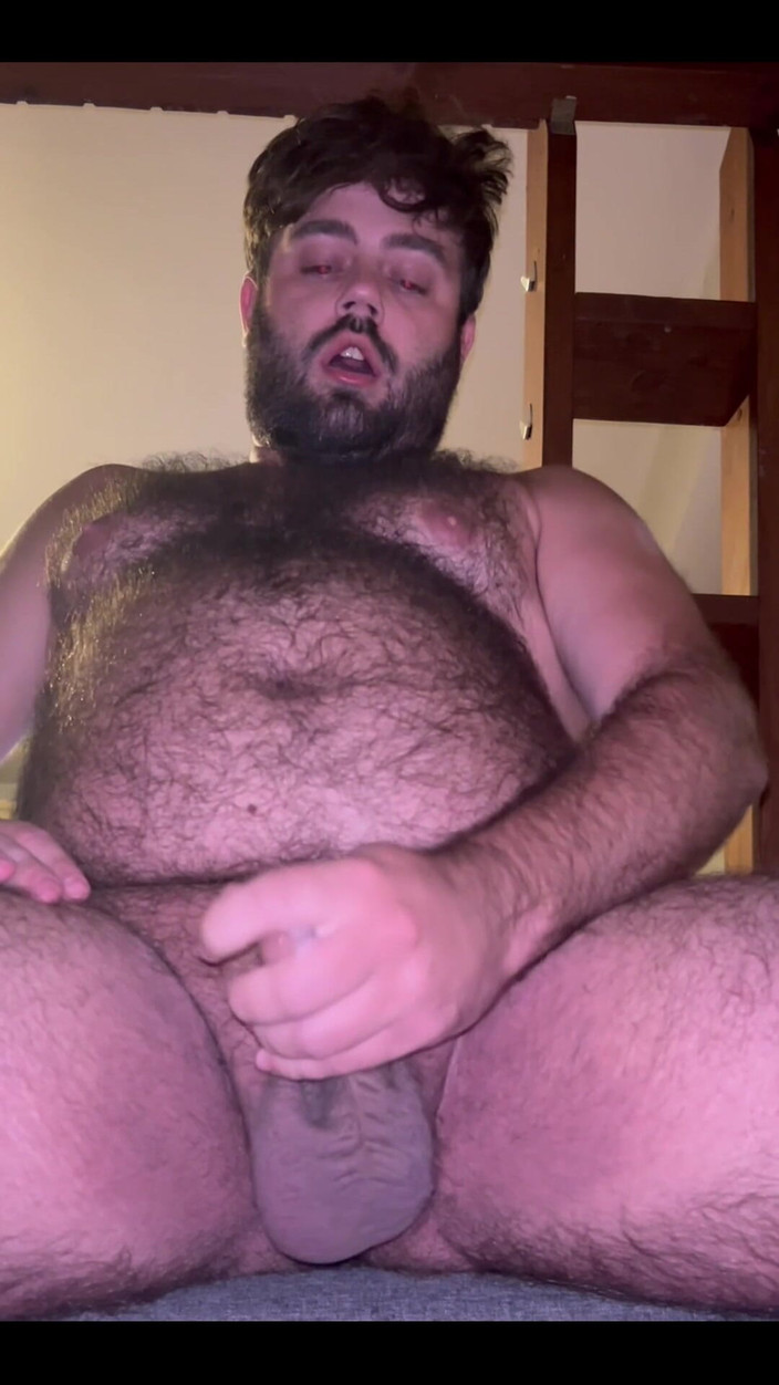 BearSmallCZ: Aku lagi asik muasin memekku pakai mainan seks favoritku!