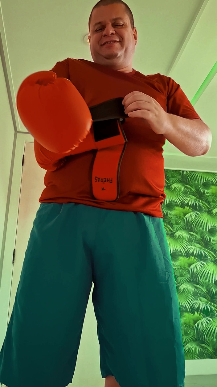 Punchbagplz: (Vi0lence yok) Bakış açısı kavgası ve saunada gizli hareket heavyhitterboxer...