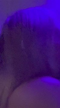 Nyepong kontol di gloryhole