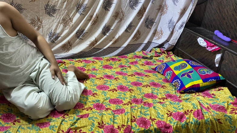 18 year old Indian: Gadis remaja india 18 tahun asli lagi ngomong jorok sambil ngomong...