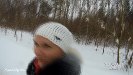 MILF Oxana: Cumwalk in winter