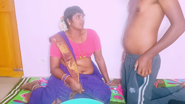 Telugu honey lips: Desi Astrologi Makcik Sodi mengongkek pelanggan dengan batang besar. Telugu...
