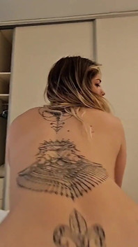 Je me lève et trouve ma demi-sœur nue prête à se faire baiser. Chatte, creampie