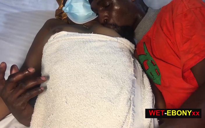 WET EBONY: मुझे अपनी अफ्रीकी वेश्या के परफेक्ट स्तन देखना पसंद है जबकि वह मेरे लंड की सवारी कर रही है