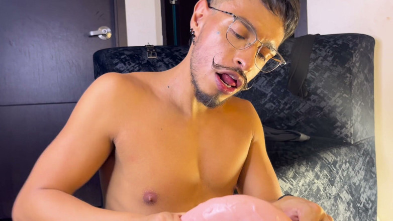 Gigi Prince: Passive Slut Exposes Her Ass and Fucks It with Thick...
