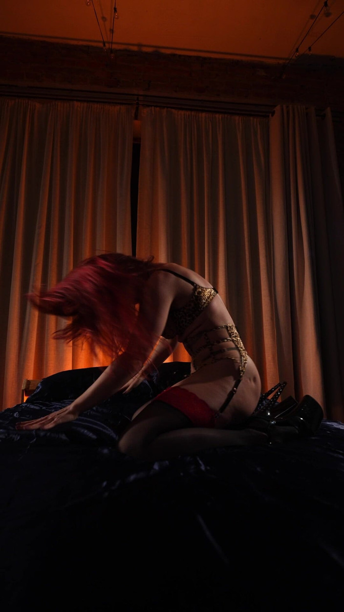 Renata Fox: The Hottest Dance Right on the Bed