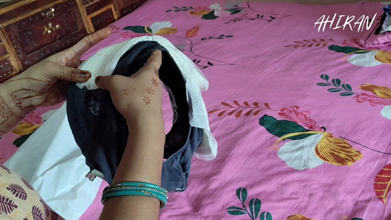 Aahan Ahiran: Napkins Fix in Panty Forplay and Review Boobs