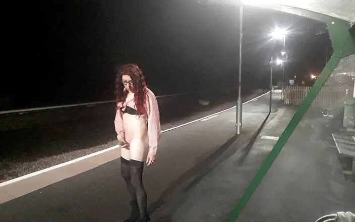 The Midnight Minx: Stripping at the train station