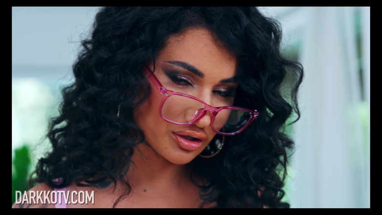 DarkkoTV: Arabelle Raphael em duplo boquete com Nade Nasty, Jonni Darkko