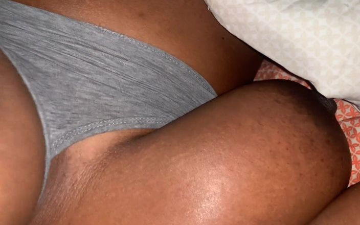 Super sexy ebony cuties: Mijn harde tepels knijpen
