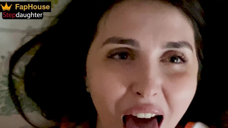 Alina Rai: Stiefdochter geneukt in poesje en klaarkomen in haar mond. POV....