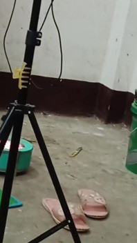 Sundali jsme její oblečení a vytvořili video z deky