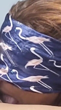 La donna matura, la moglie del mio fratellastro, sa come succhiare tutto lo sperma dal pene fino a quando non si ammorbidisce. Lei usa solo il suo profondo