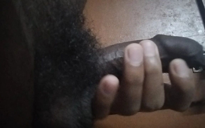 Sexy_PK_BOttom: Si masturba, si sgrilletta e schiaffeggia il mio cazzo nero...