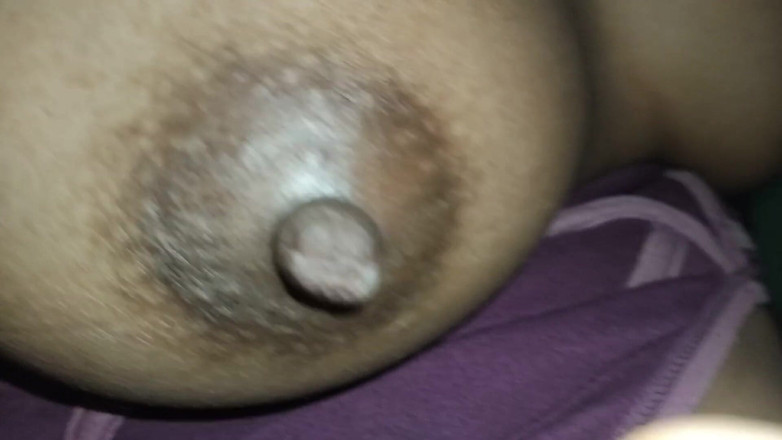 House stage: India chica en video para ella