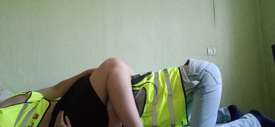 Lesbian-illusion: Горячий рискованный секс между двумя лесбиянками-коллегами по работе