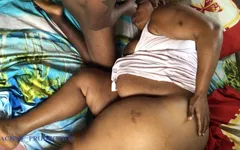 परिपक्व खूबसूरत विशालकाय महिला Queen_vusi नए yr के समारोह के बाद भी छोड़ने से इनकार कर देती है और मुझ पर भरोसा करती है, मैं उसे नीचे लंड देना जारी रखती हूं