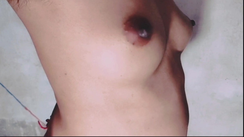 Sexyquine: Sexy krásná dívka se prstí Kdyžshe je sama v místnosti...