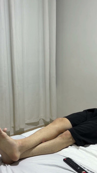 의붓여동생이 제가 그녀의 진한 팬티스타킹 냄새를 맡고 있다는 걸 알게 되자, 제가 그녀 안에 사정할 때까지 삽입해 달라고 부탁했어요.