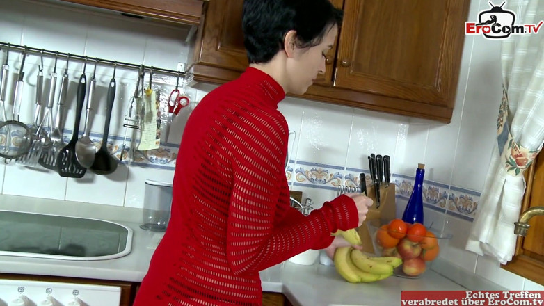 EroCom: Sexy skinny housewife with a hairy pussy wants sex in...