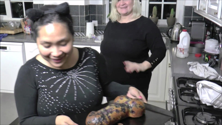 Older Women Club: Lacey Starr ve Amyka Lee