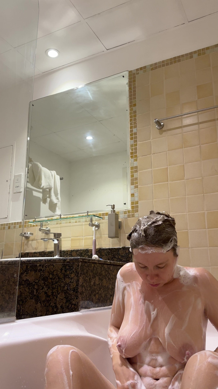 SweetLucy96: Otel küvetinde eğlence
