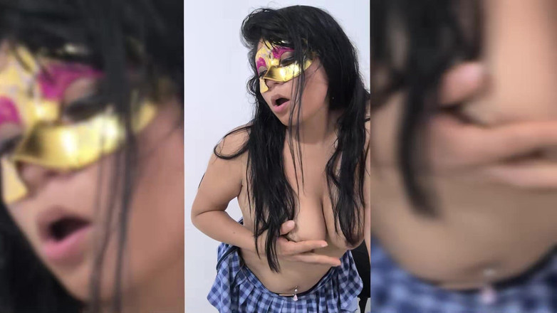 NEGRITA SEXY: La studentessa tettona conduce le viste dal vivo con questo...