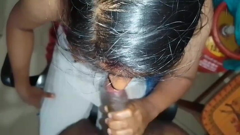 LEGSCOUPLE12: Suami isteri memberikan blowjob di dapur di rumah