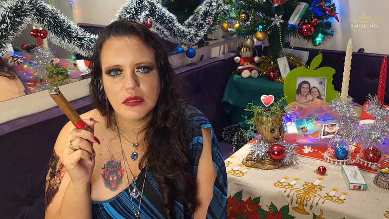 Lilli Cukierek Cox: Lilli fumando um charuto nicaraguense