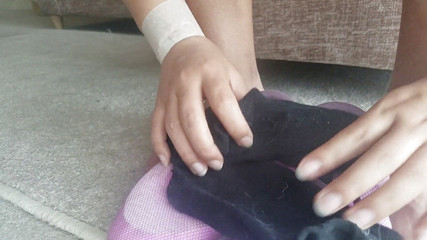 Footlicious3: Plivám si na boty. Páchnoucí, špinavé, špinavé černé ponožky