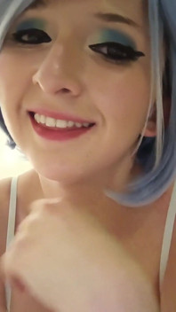 Rem es demasiado cachondo papi .. ¿Puedes satisfacerla? Ella necesita una polla enorme
