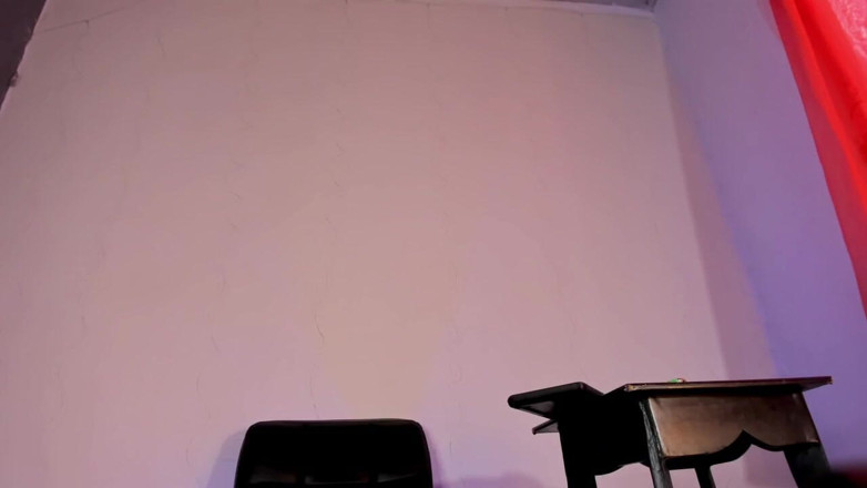 Mike BBC studio: brunette colombia macho hiển thị gói và ass