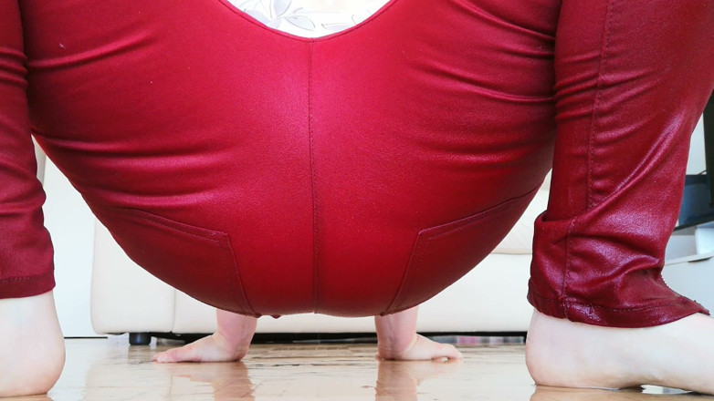 RavenBigAss: Basah: pantat besar dan seluar jeans merah ketat