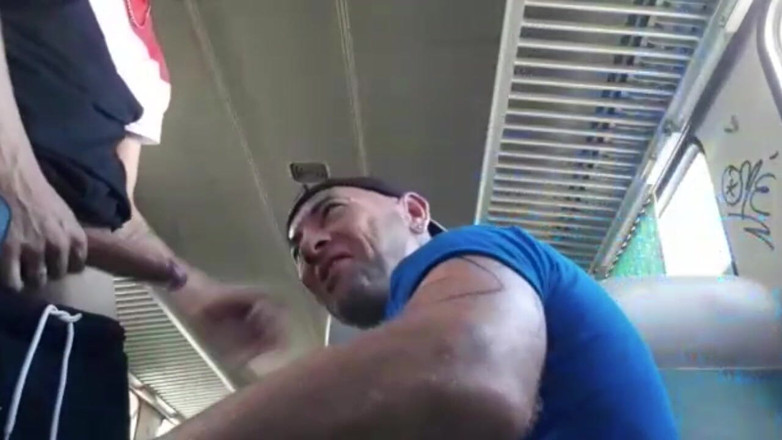 Gaybareback: Scopata senza preservativo in un treno da diritte