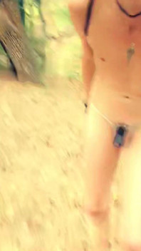 Senderismo desnudo con castidad on1