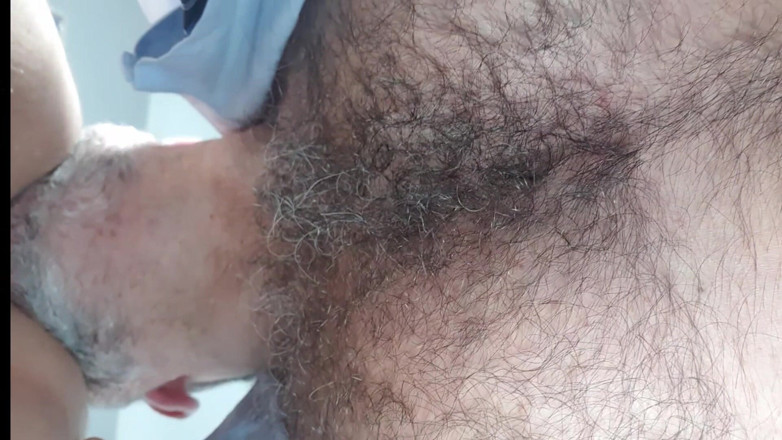 Hot chubby bottom: Oferindu-i lui Viktor Karmen un graze, partea 2