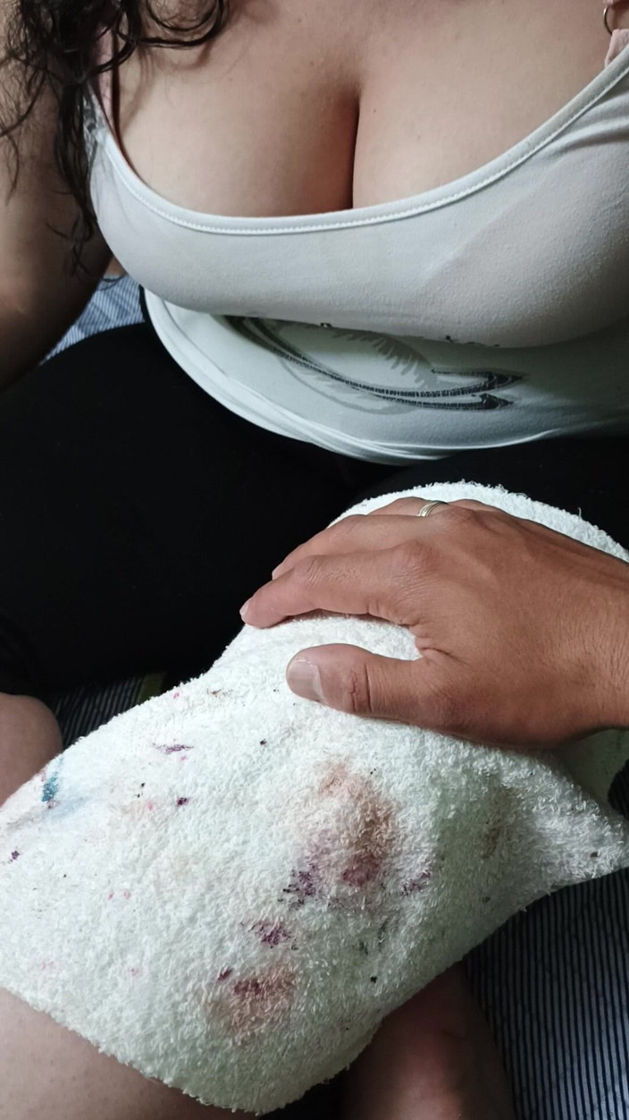 PAREJA LATINA: Non posso opporre toccando le tette del manicurista