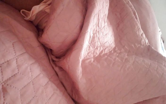 PATY PATY: Adolescente acorda tendo sonhos molhados e fica com tesão com...