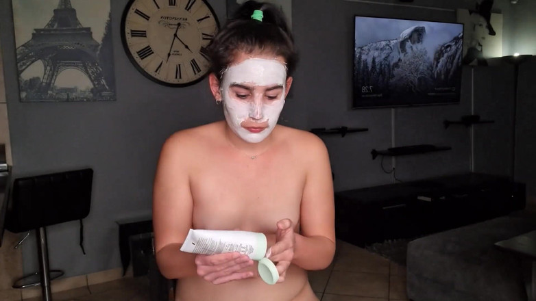 domslutfucker: Kız sikimi emiyor, yüzüne maske verdikten sonra yüzüne boşalma, yüze...