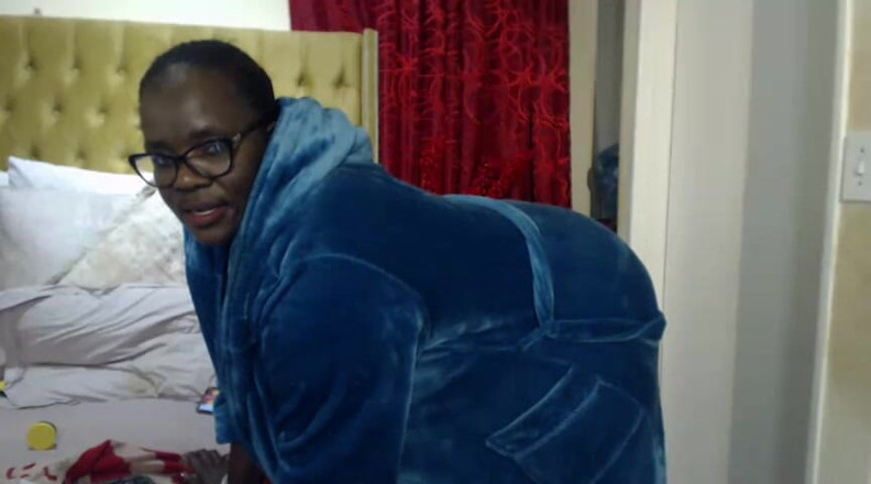 Legendary Booty Overdose: Horny SSBBW Masturbating and Having Breakfast in Bed